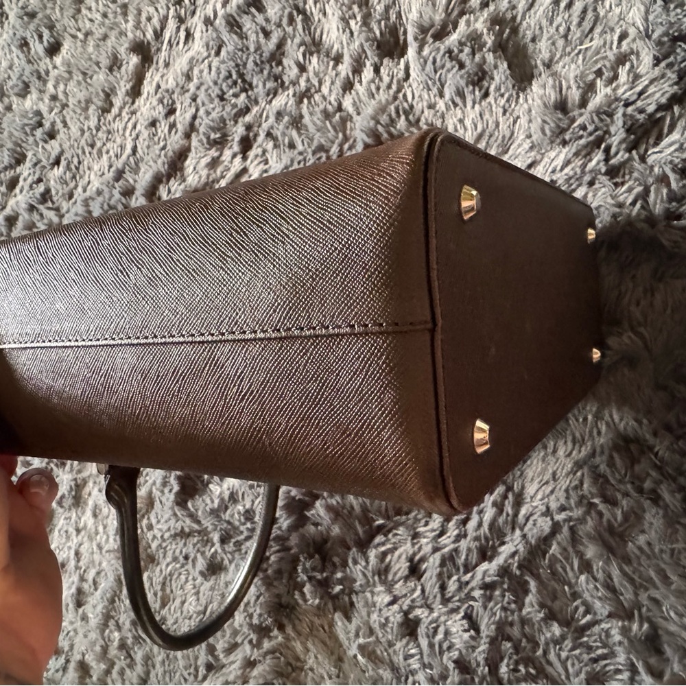 Burberry Brown Leather Tote with Structured Design - Picture 3 of 11